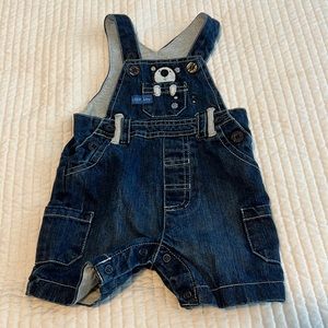 ⭐️4/$20! Jean overall shorts with beat appliqué